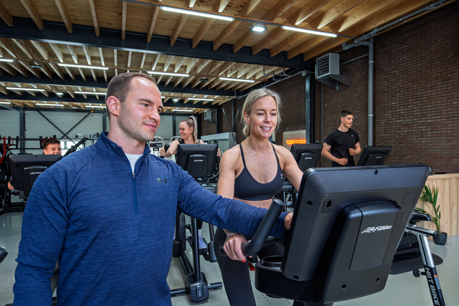 Moderne gymruimte bij THE LAB Fitness Weesp