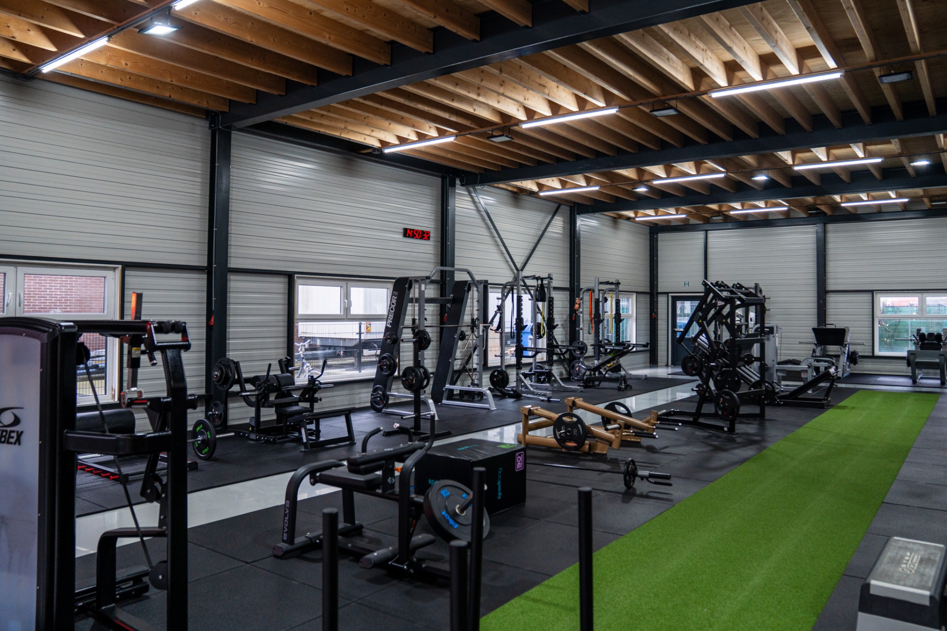 Interieur van THE LAB Fitness gym in Weesp