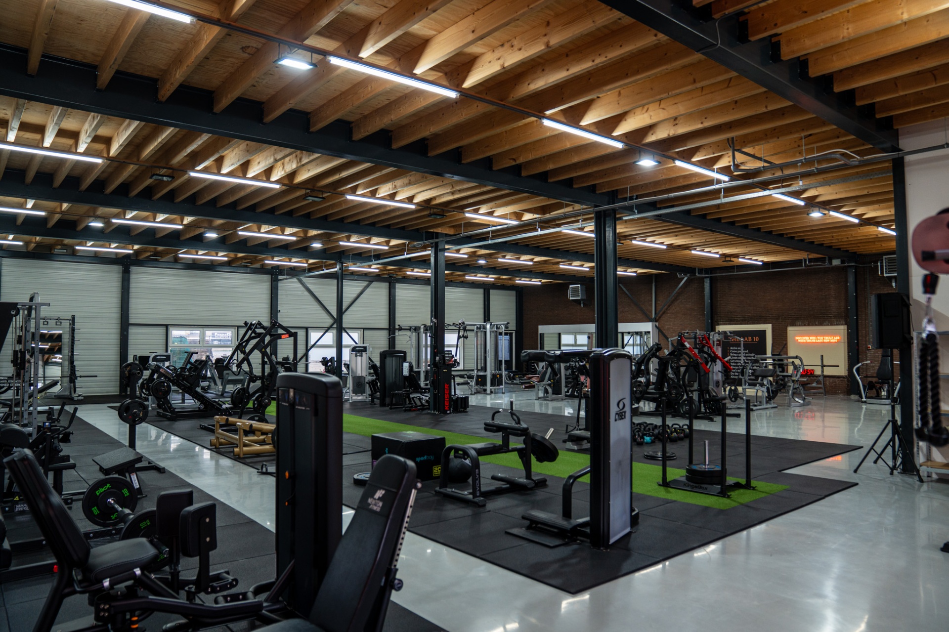 Leden aan het trainen bij sportschool THE LAB