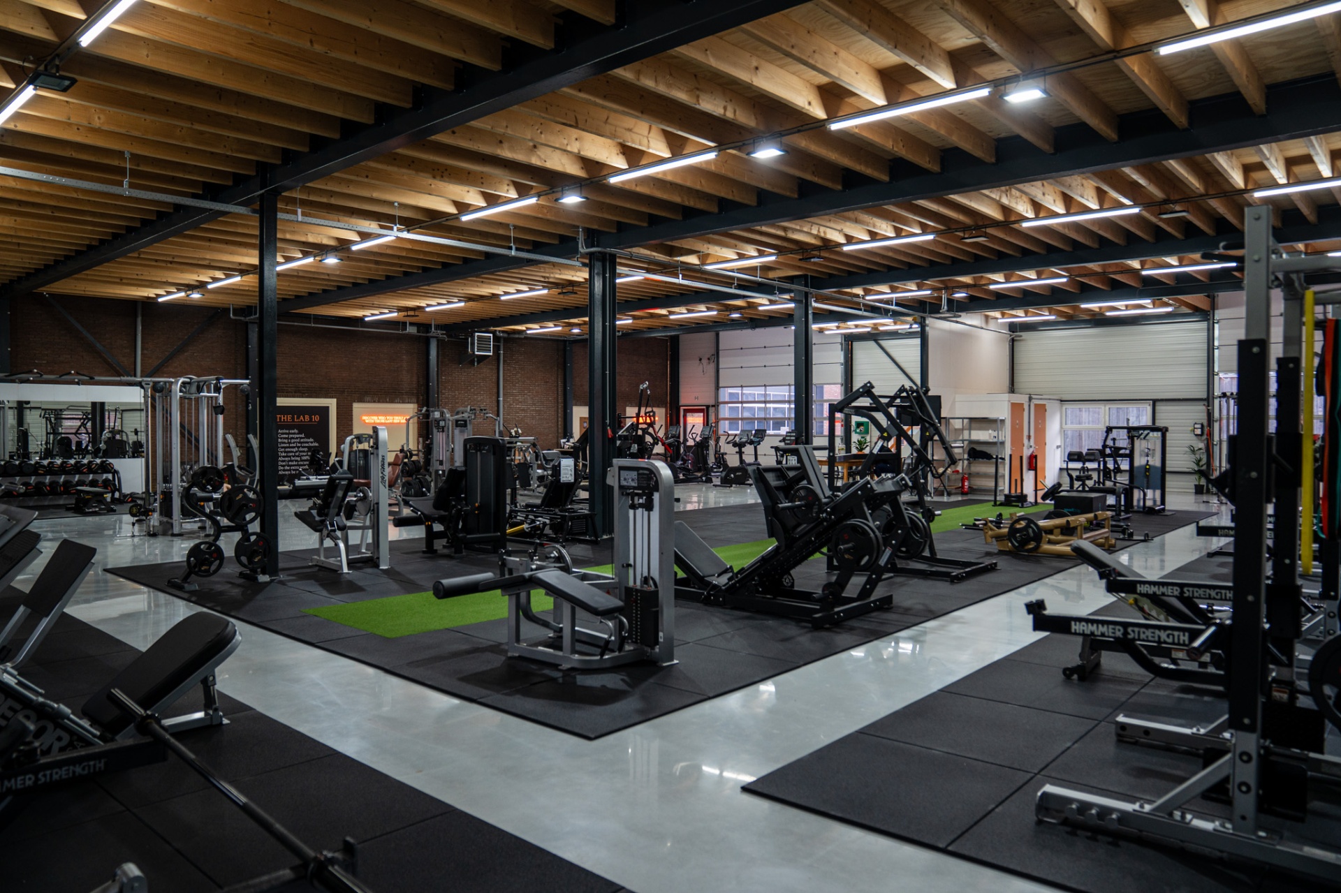 Klimrek en functionele trainingszone in de gym